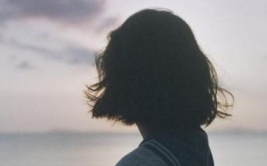 伤感美女背影图片,伤感美女的深情诉说
